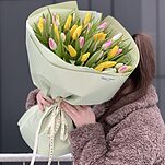 Букет Тропический Рай из 51 розовых и желтых тюльпанов