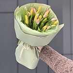 Букет Тропический Рай из 25 розовых и желтых тюльпанов