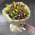 Букет Весеннее Настроение из 35 желтого и фиолетового тюльпана
