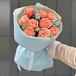 Букет Притягательный M из роз сорта кахала и оксипеталума