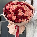 Букет Дыхание пламени из 51 красной розы и роз сорта кахала