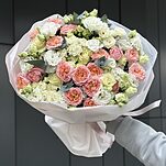Букет Миндальный Пудинг из роз сорта мондиаль, джульетта, порцелина, эустомы и эвкалипта