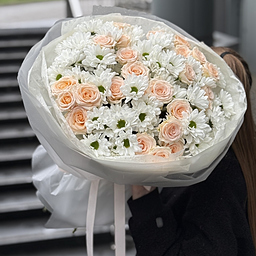 Букет Цветочные Мечты M из хризантемы и кустовой розы морнинг стар