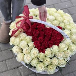 Корзина Сердце из 101 красной и белой розы