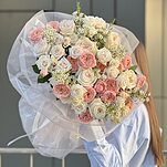 Букет Сокровище из роз сорта охара, джульетта, порцелина и хамелациума