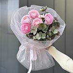 Букет Серенада Дуо из ранункулюсов и хелеборуса