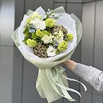 Букет Вдохновение природы из артишоков, эустомы, вибурнума и оксипеталума