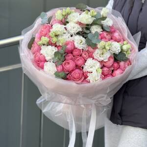 Букет Шанталь L из пионовидной кустовой розы сильвия пинк, эустомы и эвкалипта