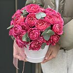 Коробка Мальвина из пионовидных кустовых роз сорта джульетта