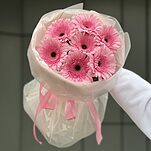 Букет Позитив из 7 розовых гербер и зелени