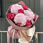 Букет Сказочная Страна M из гортензий, пионов бордо и озотамнуса