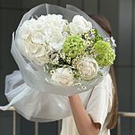Букет Лесная Дива S из гортензий, белых пионов, танацетума и вибурнума