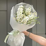 Букет Нежность полей из маттиолы, танацетума и тласпии