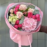 Букет Клюквенный щербет из эустомы розы, роз и альстромерии