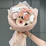 Букет Добрый жест из хризантем, кустовой розы, герберы и диантусов