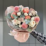 Букет Симфония красок из кустовой и одноголовой розы, георгин