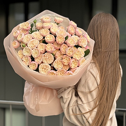 Букет Роял Блаш из 15 веток кустовой пионовидной розы