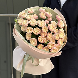 Букет Роял Блаш из 9 веток кустовой пионовидной розы