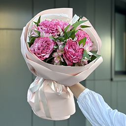 Букет Нежный Дуэт из роз сорта кантри и альстромерий