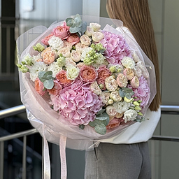 Букет Летний Сад из гортензий, кустовых роз, эустомы и эвкалипта