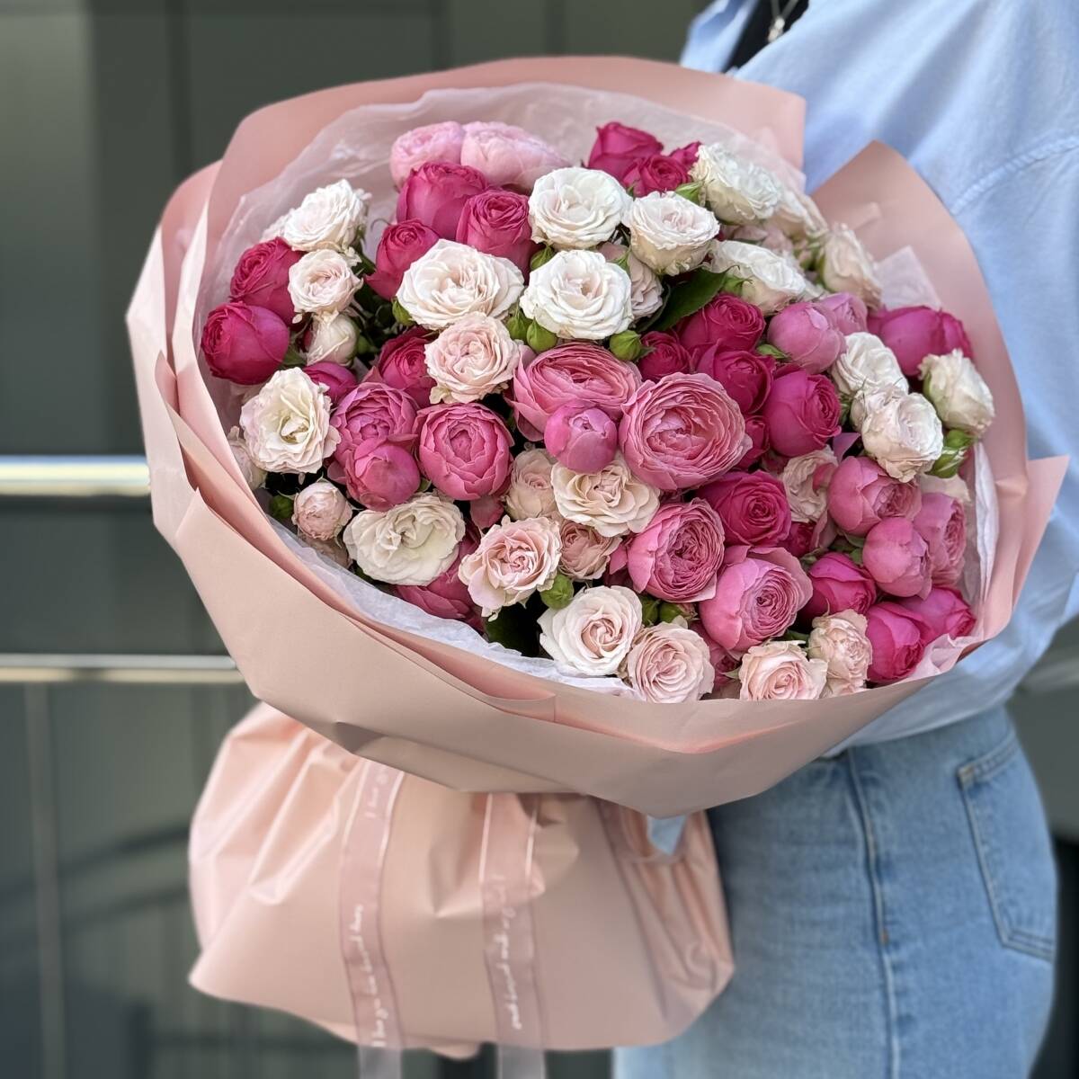 Букет Облако Мечты из кустовых роз