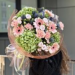 Букет Осеннее утро из гортензий, гербер, роз и др.