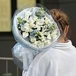 Букет Небесная нежность из ирисов и оксипеталума