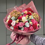 Букет Гармония осени из гортензии, георгин, кустовой розы, эустомы, альстромерии и эвкалипта