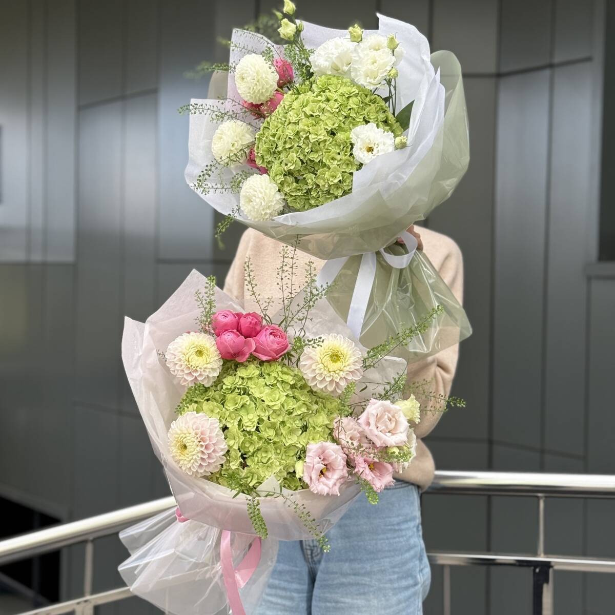 Букет Зеленый Рай из гортензии, георгин, эустомы, тласпии и кустовой пионовидной розы