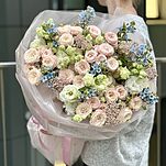 Букет Волшебный сад из пионовидных роз, эустомы и др.