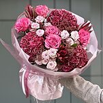 Букет Бархатное сердце Макси из гортензии, роз, скиммии и леукодендрона