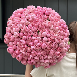 Букет Кэмирон из 101 ветки кустовой пионовидной розы Сильва Пинк