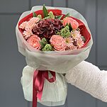 Букет Карамельный рассвет из гортензии, роз, хризантем и скиммии