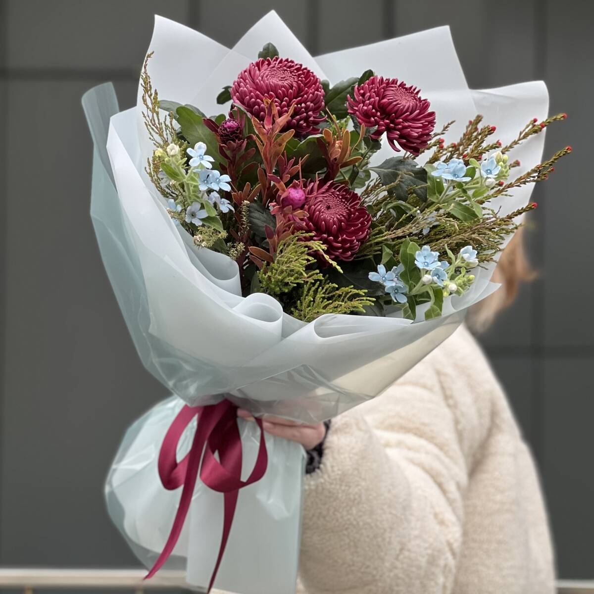 Букет Лесной Дух из хризантем Бигуди, оксипеталума и сафари