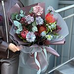 Букет Сердце Экзотики из леукоспермума, диантусов, оксипеталума и скиммии