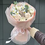 Букет Музыка Души из ранункулюсов, ирисов, озотамнуса и диантусов