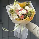 Букет Цветочное Вдохновение из ранункулюсов, ирисов, кустовой розы, леукодендрона и эустомы