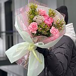 Букет Трогательное Признание из роз, озотамнуса, диантусов и леукодендрона