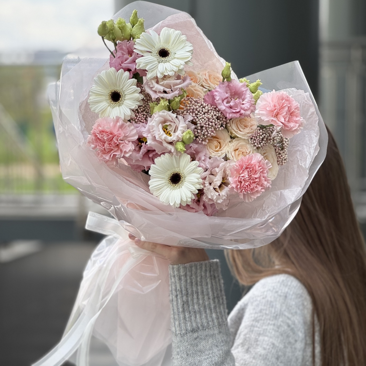 Букет Аромат Сердца из гербер, эустомы, гвоздик, роз и озотамнуса