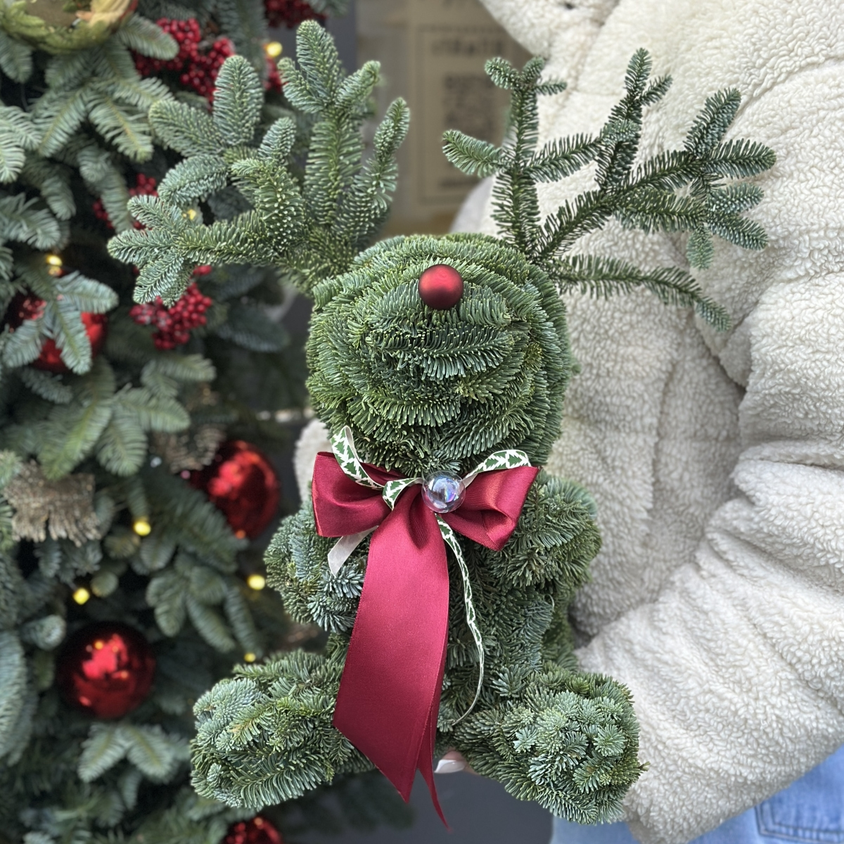 Новогодний Олень Рудольф из нобилиса