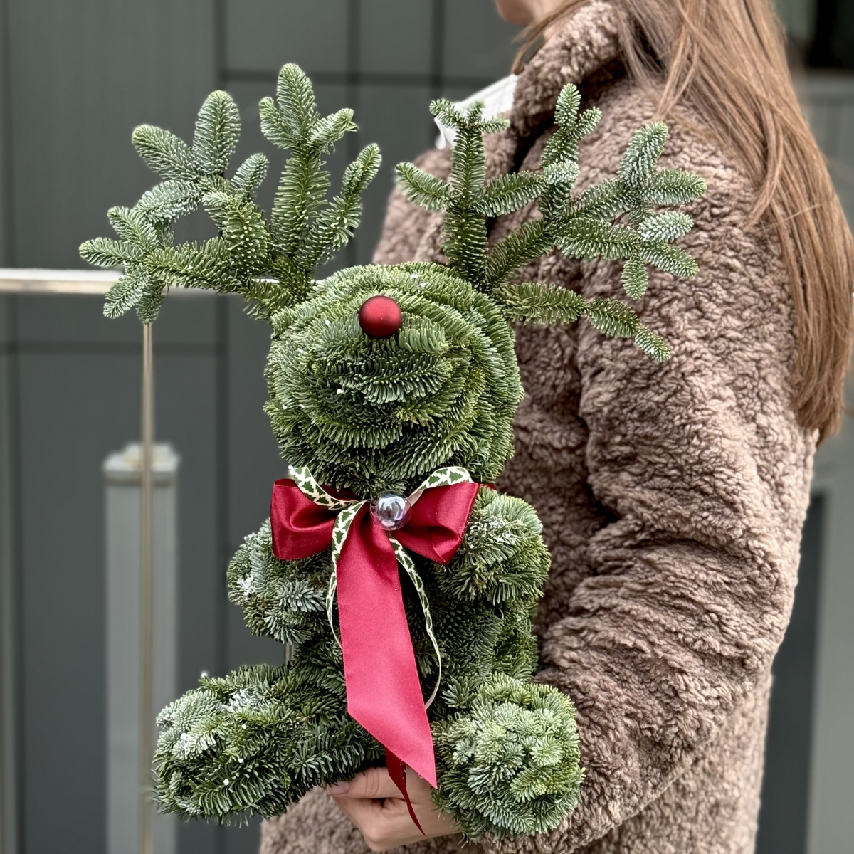 Новогодний Олень Рудольф из нобилиса