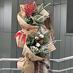 Букет Новогодняя суета из нобилиса и хлопка (или илекса)