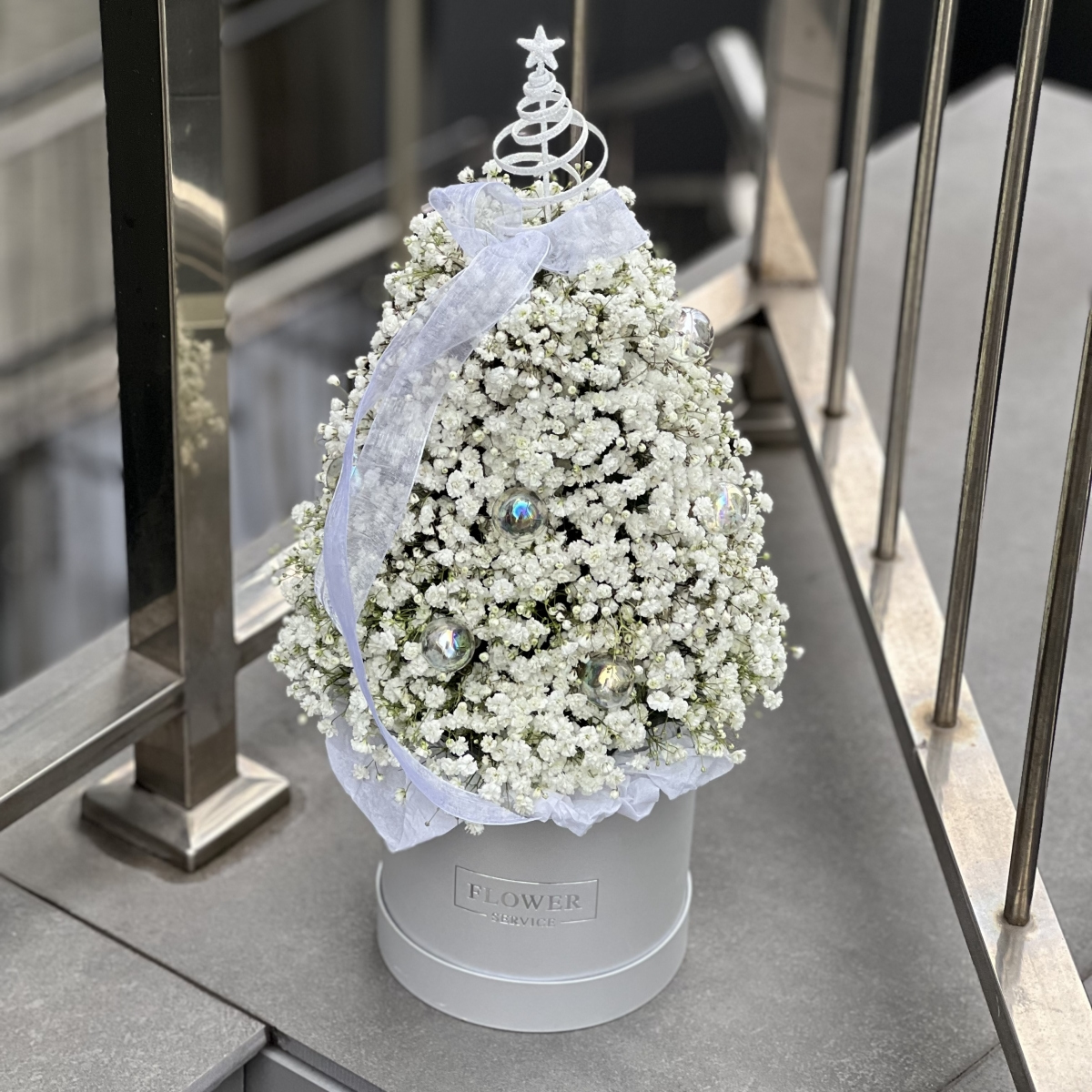 Ель Новогодняя из гипсофилы с декором