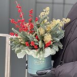 Композиция Зимний лес из нобилиса, скиммии и илекса