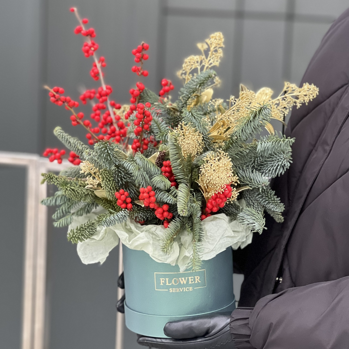 Композиция Зимний лес из нобилиса, скиммии и илекса