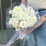 Букет из фермерских пионов