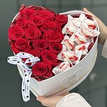 Коробка Сердце Сладкое признание из 15 красных роз и Рафаэлло