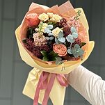 Букет Теплый Рассвет из роз, маттиолы и скиммии