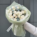 Букет Порцелина из кустовой розы и эвкалипта