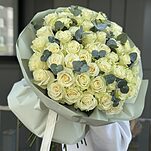 Букет Белоснежка из 51 белой розы и эвкалипта